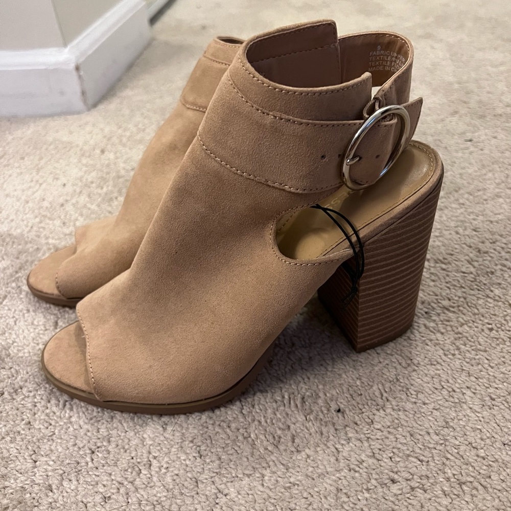 BNWT Express Open Toe Bootie